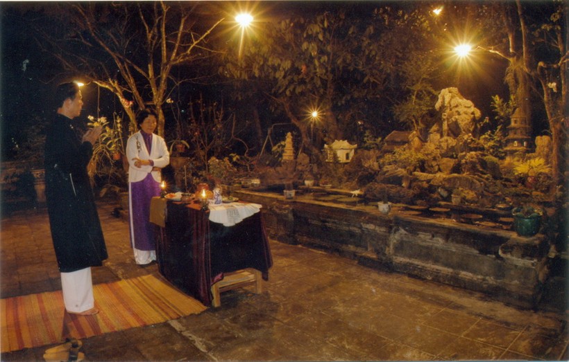 Lễ cúng Giao thừa của một gia đình truyền thống ở Huế