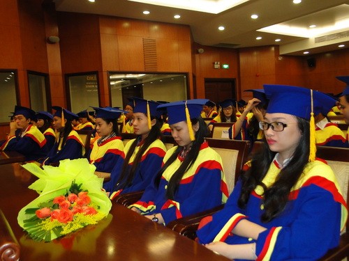 Sinh viên Trường Cao đẳng Kinh tế  - Kỹ thuật Sài Gòn trong ngày vui tốt nghiệp