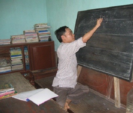  Một buổi lên lớp của thầy giáo Phạm Văn Tường. Ảnh: Nguyễn Quỳnh