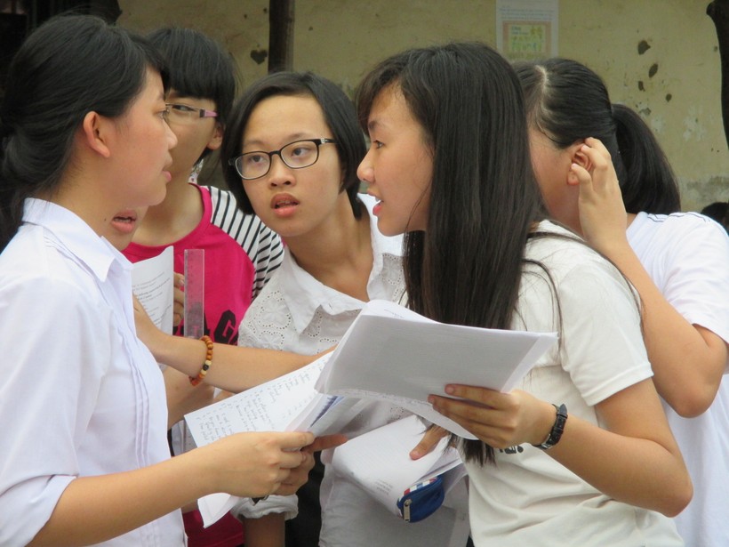 Thí sinh dự thi vào Trường THPT chuyên Lam Sơn, buổi thi ngày 18/6/2014. Ảnh: Nguyễn Quỳnh.