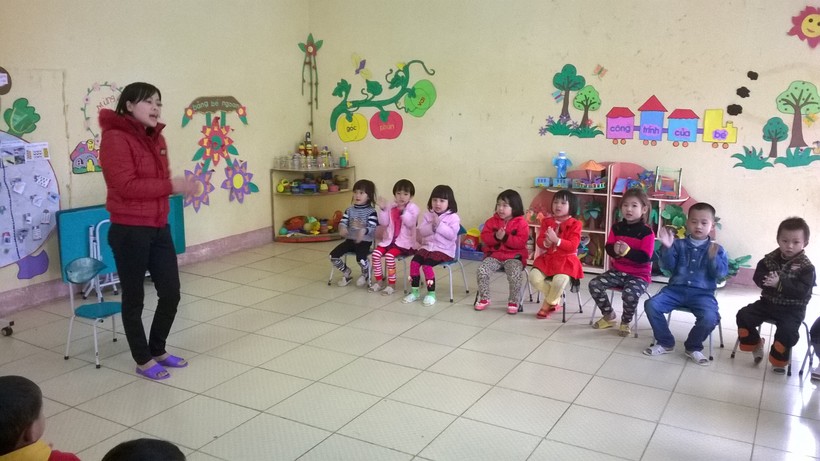 Nhiều giáo viên mầm non đang hợp đồng theo chế độ hợp đồng ngoài biên chế tại trường mầm non công lập trên địa bàn tỉnh Thanh Hóa sẽ được xét tuyển. Ảnh Nguyễn Quỳnh.