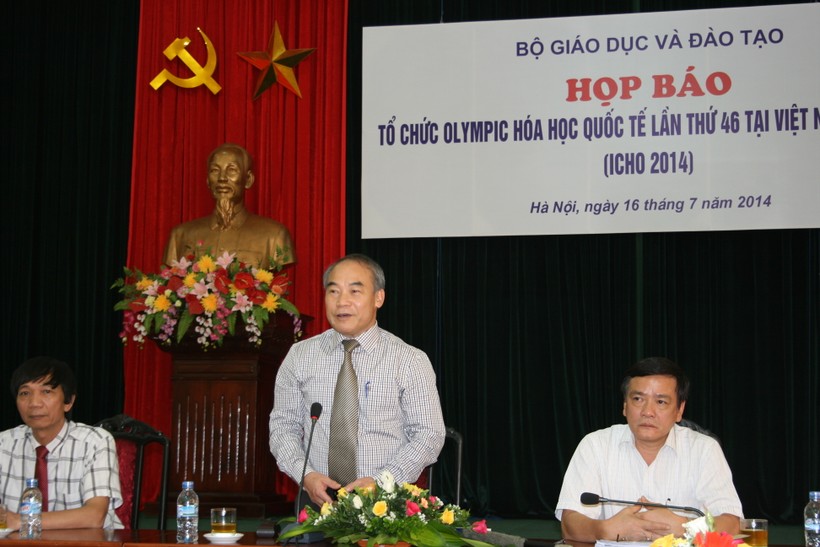 Thứ trưởng Nguyễn Vinh Hiển chủ trì họp báo