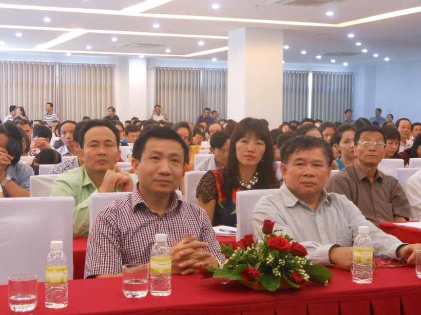 Thứ trưởng Bùi Văn Ga (hàng đầu bên phải ảnh) và các đại biểu dự khai mạc lớp tập huấn
