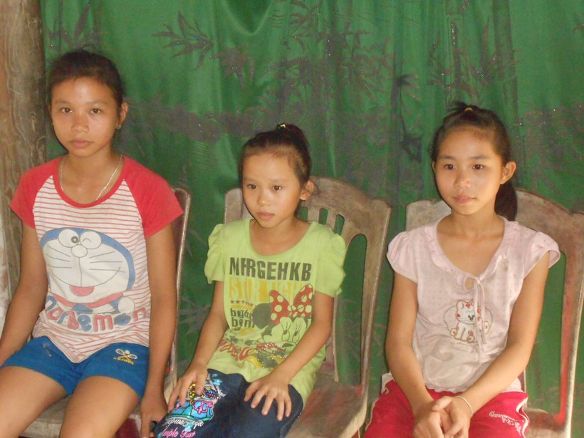 Mồ côi cha mẹ, 3 chị em đứng trước nguy cơ phải bỏ học