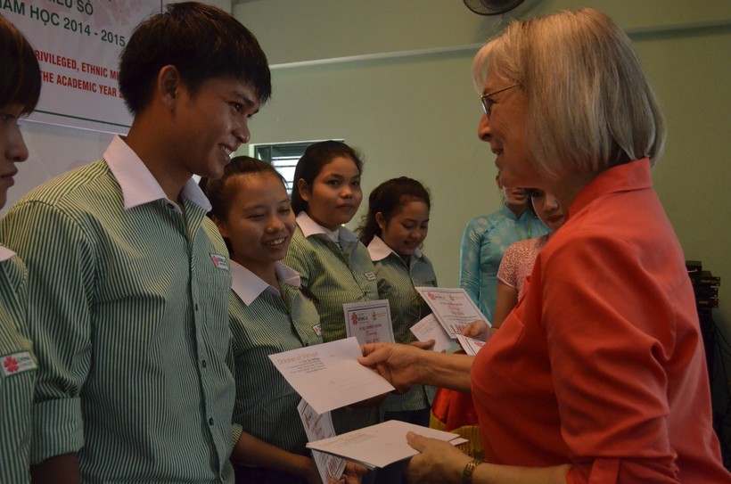 Đà Nẵng: Trao 50 suất học bổng cho sinh viên nghèo, dân tộc thiểu số