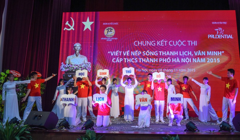 Tổng GĐ Prudential Việt Nam ấn tượng về học sinh thủ đô văn minh, thanh lịch