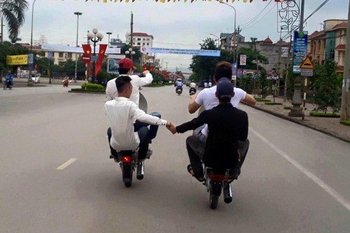 Những kiểu lái xe "khó đỡ" nhất Việt Nam