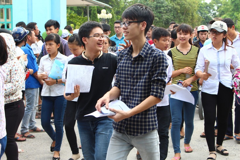 Thí sinh dự thi tại kỳ thi THPT quốc gia năm 2015 tại Thanh Hóa. Ảnh: Nguyễn Quỳnh