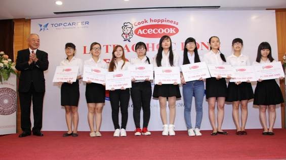 Các SV xuất sắc nhận học bổng Acecook Việt Nam tại TP HCM