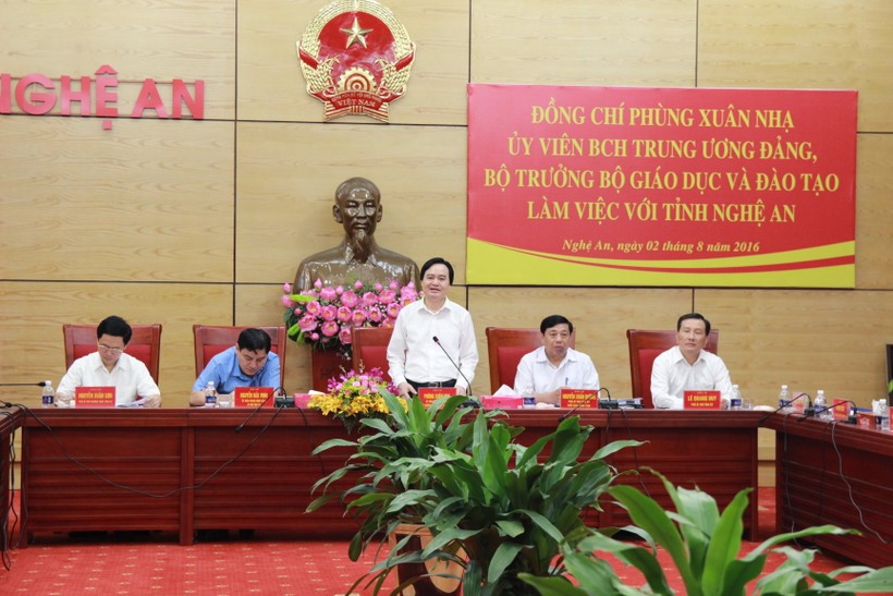 Bộ trưởng Bộ GD&ĐT Phùng Xuân Nhạ làm việc với UBND tỉnh Nghệ An