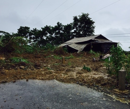 Mưa lũ trong hai ngày 13 và 14/8, khiến nhiều nhà dân tại huyện Mường Lát (Thanh Hóa) bị sập đổ hoàn toàn.

