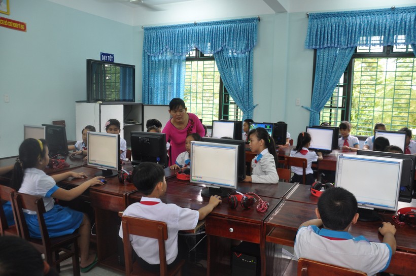 Phòng học máy tính được chương trình trao tặng với 25 máy tính, tổng trị giá 100 triệu đồng.