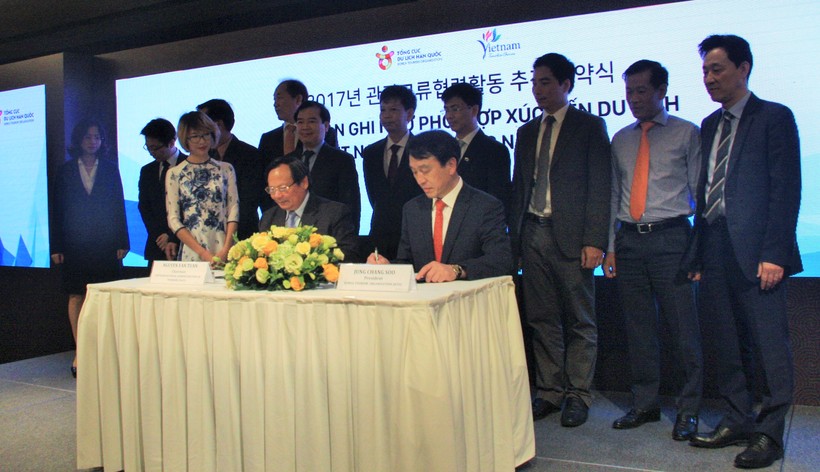 Tổng cục trưởng Tổng cục Du lịch Hàn Quốc ký kết biên bản ghi nhớ hợp tác với Tổng cục trưởng Tổng cục Du lịch Việt Nam