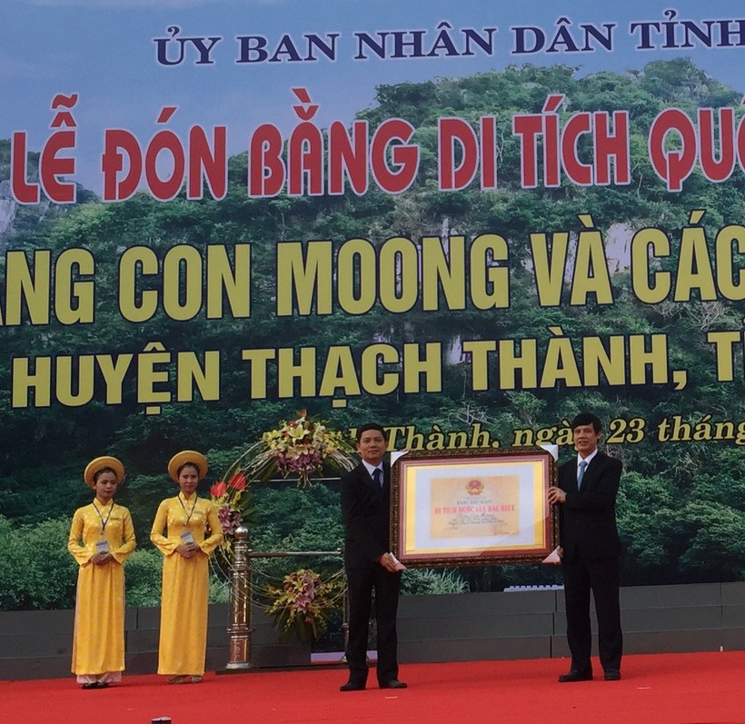 Thanh Hóa đón nhận Bằng di tích quốc gia đặc biệt hang Con Moong và các di tích vùng phụ cận. Ảnh: Nguyễn Quỳnh