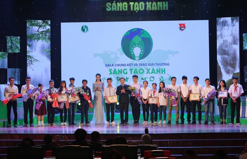 Nhiều tập thể học sinh được trao giải Sáng tạo xanh