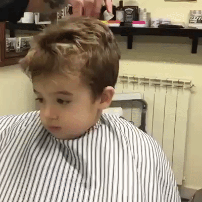Cậu bé cắt tóc khiến cả thế giới tan chảy