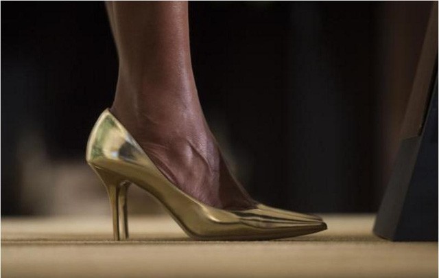 Xóa bỏ yêu cầu vô lý “nhân viên nữ phải đi giày cao gót đến công sở” ở British Columbia 