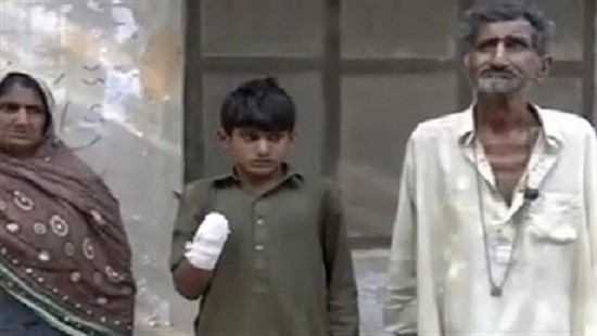Cậu bé Pakistan bị chủ lao động chặt tay để "dạy dỗ"  