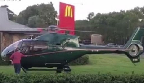 Người đàn ông lái trực thăng đi mua đồ ăn nhanh 