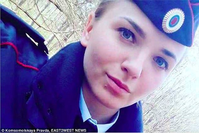 Nữ sinh cảnh sát Nga Lyudmila Fursova, 21 tuổi