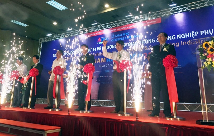 Vietnam AutoExpo 2017 diễn ra đến hết 10/6 tại Cung Văn hóa Hữu nghị Hà Nội