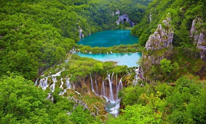 10 hồ nước ấn tượng nhất thế giới 