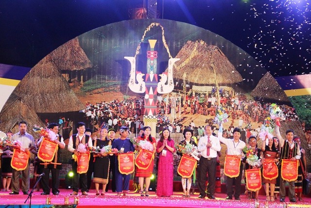Ngày hội trình diễn cây nêu và giao lưu văn hóa, thể thao và du lịch các dân tộc Việt Nam - năm 2017.