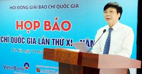 Phó Chủ tịch Thường trực Hội Nhà báo Việt Nam Hồ Quang Lợi phát biểu tại buổi họp báo công bố Giải thưởng Giải báo chí Quốc gia