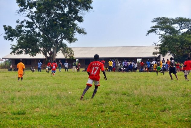 Một trận đấu trên sân cỏ ở Congo
