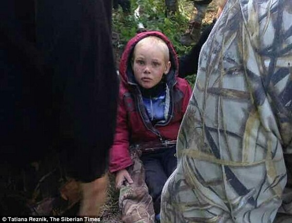 Cậu bé Dima Peskov được tìm thấy trong tình trạng hoảng loạn sau 5 ngày đi lạc trong rừng 