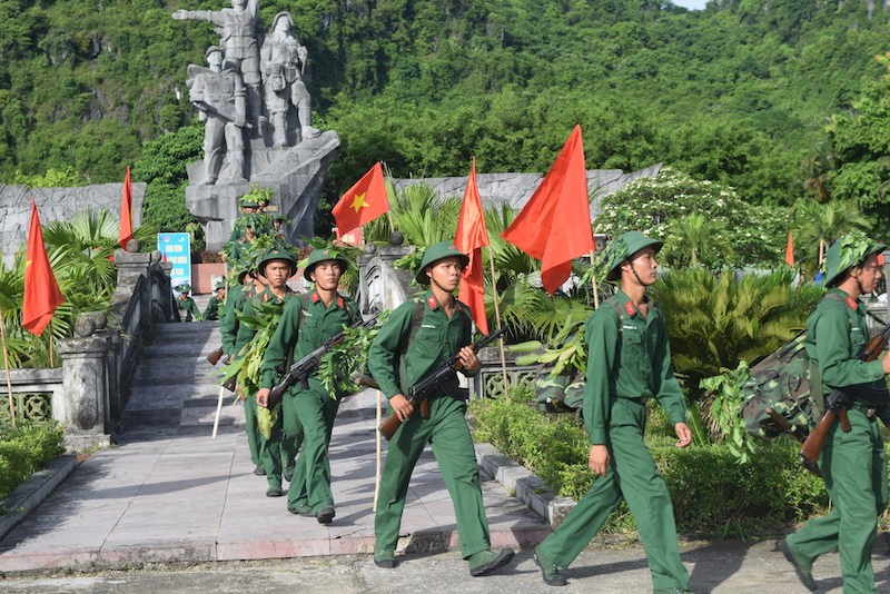 Có hơn 200 cán bộ, chiến sĩ, đoàn viên thanh niên tỉnh Quảng Bình đã tham gia “ Hành trình trên những cung đường huyền thoại”.

