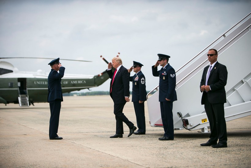 Tổng thống Mỹ Donald Trump tới căn cứ quân sự Andrews ở Maryland sau chuyến đi tới Miami gần đây

