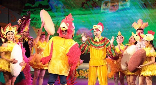 Cảnh trong vở kịch "Cuộc phiêu lưu của gà Trống Choai"

