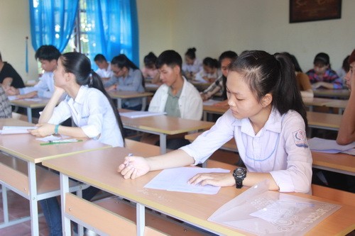 Học sinh dự thi tuyển sinh vào lớp 10 THPT tại Nghệ An