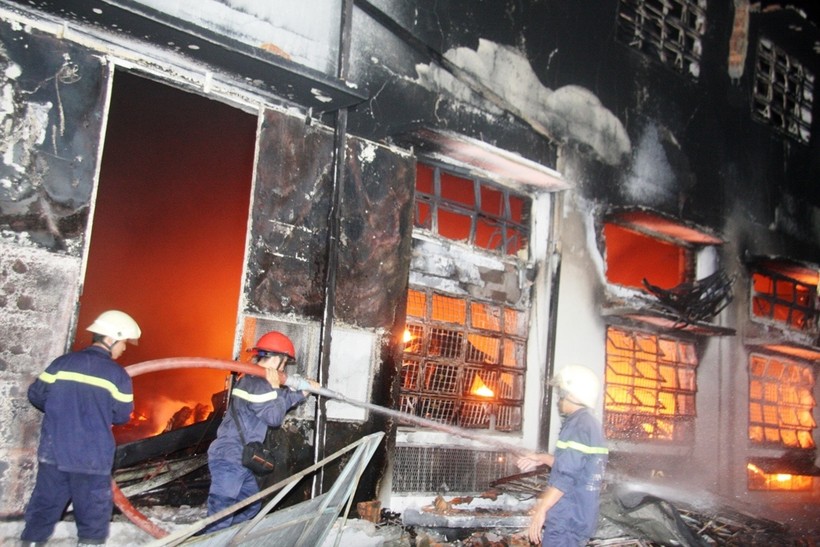 Trong 447 vụ cháy xảy ra trên địa bàn Hà Nội trong 6 tháng năm 2017 phần nhiều do bất cẩn, thiếu ý thức chấp hành các quy định phòng chống cháy, nổ


