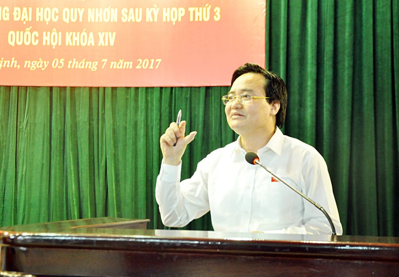  Bộ trưởng Bộ GD&ĐT, Đại biểu Quốc hội Phùng Xuân Nhạ báo cáo với các cử tri về kết quả kỳ họp thứ 3, Quốc hội khóa XIV.
