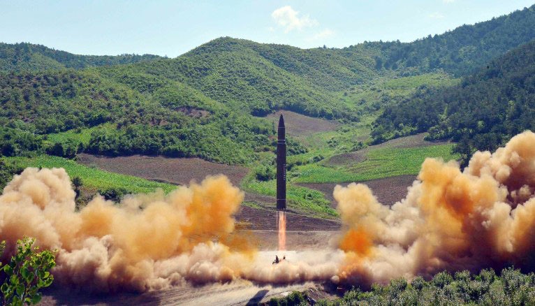 Ảnh vụ phóng tên lửa do Thông tấn xã Triều Tiên cung cấp