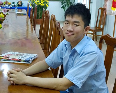 Em Hoàng Hữu Quốc Huy, HS lớp 12 chuyên Toán 1, Trường THPT Chuyên Lê Quý Đôn trở thành đại diện đầu tiên của tỉnh tham dự Olympic Toán học Quốc tế. Ảnh: Minh Thiên