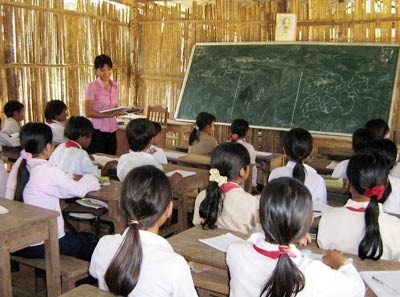 Chính sách đối với nhà giáo, cán bộ quản lý công tác ở các thôn đặc biệt khó khăn
