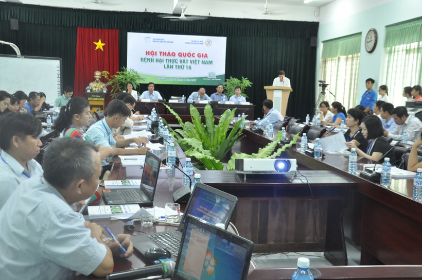 Có gần 300 đại điểu, các nhà khoa học, cán bộ, giảng viên tham dự Hội thảo quốc gia Bệnh hại thục vật Việt Nam lần thứ 16.