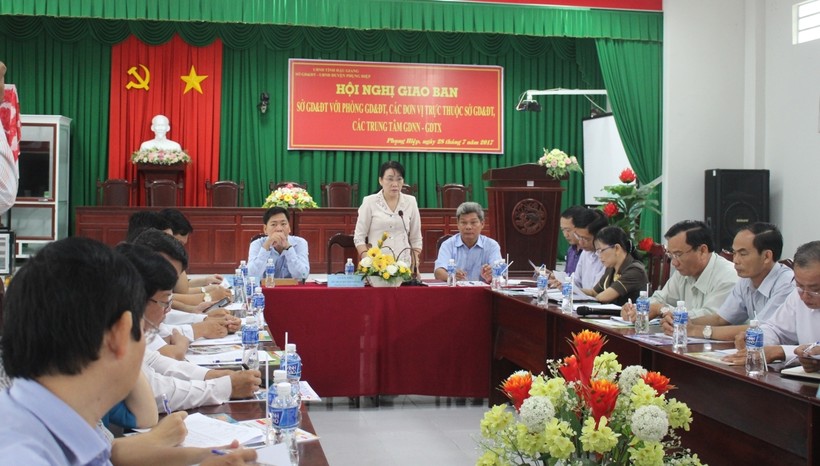 Bà Nguyễn Hoài Thúy Hằng, Giám đốc Sở GD&ĐT Hậu Giang phát biểu chỉ đạo Hội nghị.