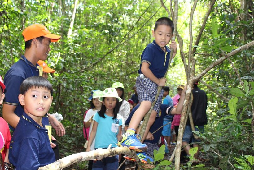 Các em HS tham gia chương trình trải nghiệm “Khám phá thiên nhiên”  
Ảnh: P. Thuận