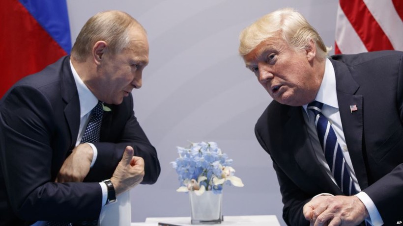 Tổng thống Nga V. Putin và Tổng thống Mỹ Trump trong cuộc gặp song phương tại Hội nghị G20 vừa diễn ra ở Đức

