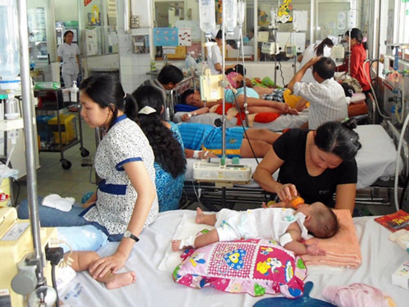 Cảnh báo trẻ nhập viện do sốt xuất huyết biến chứng nguy hiểm