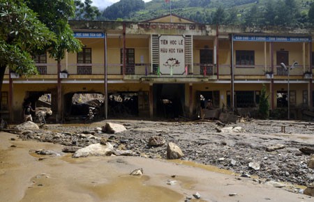 Trường Tiểu học và THCS Võ Thị Sáu, thị trấn Mù Cang Chải tan hoang sau lũ

