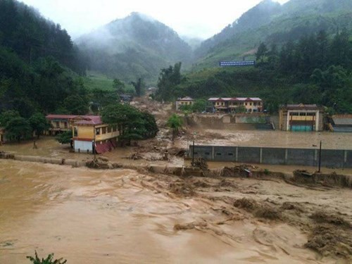 Bộ GD&ĐT ủng hộ học sinh, giáo viên bị ảnh hưởng lũ lụt tại Yên Bái