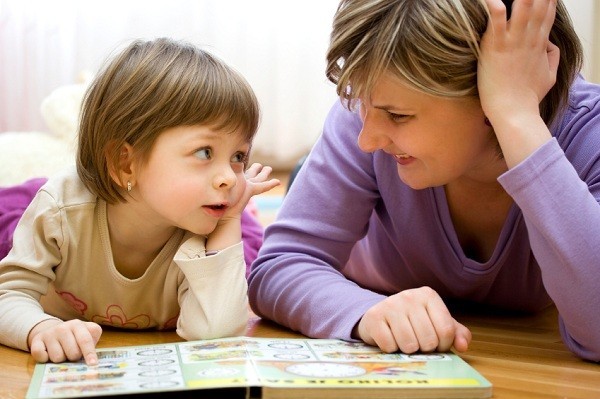 40 câu bố mẹ nên hỏi mỗi ngày để khơi gợi trí thông minh ở trẻ 