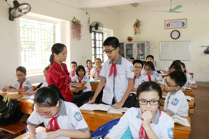 Giáo viên và học sinh trường THCS Quang Trung, TP Vinh, Nghệ An

