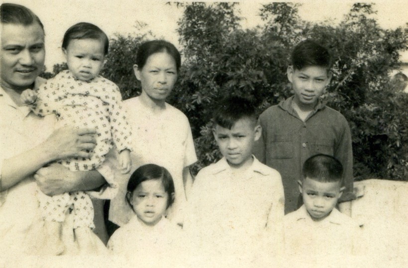 Gia đình nhà thơ Quang Dũng (ảnh tư liệu do chị Bùi Phương Thảo cung cấp)

