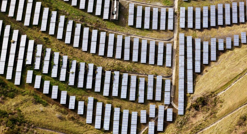 Một nhà máy điện năng lượng mặt trời có quy mô lớn tại Oakland, California (Mỹ)